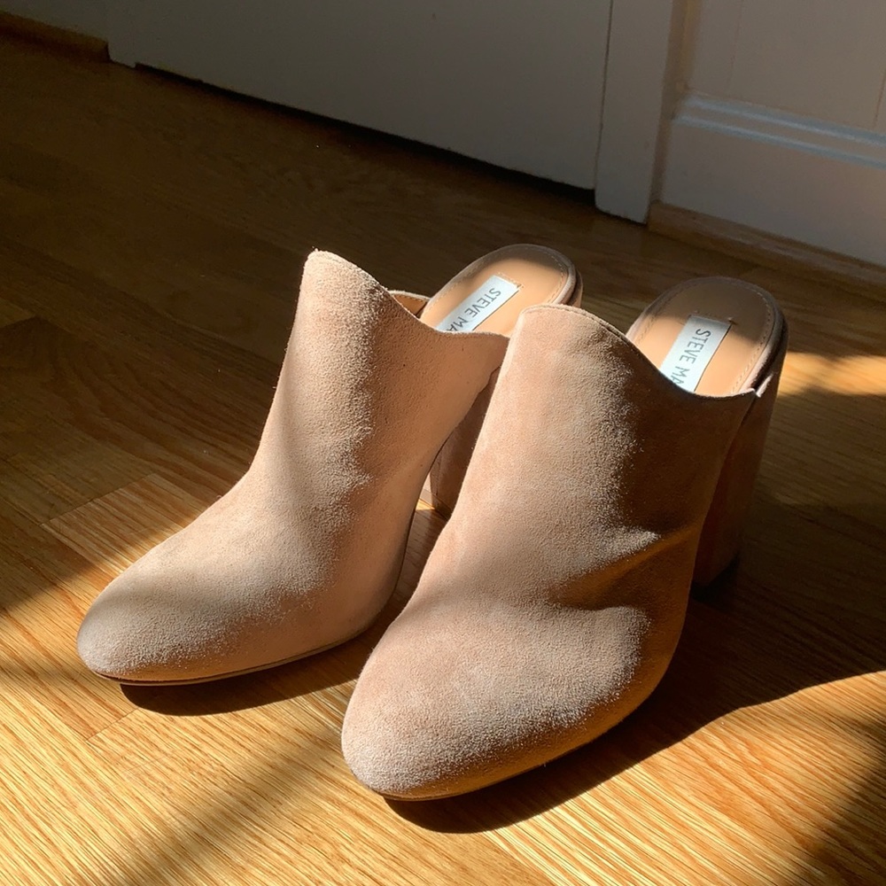 STEVE MADDEN SUEDE BOOTIE